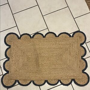 Scalloped Jute Rug with navy Trim